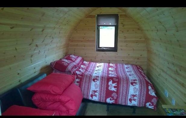 Meadow Glamping Hotel Carmarthen Exterior foto